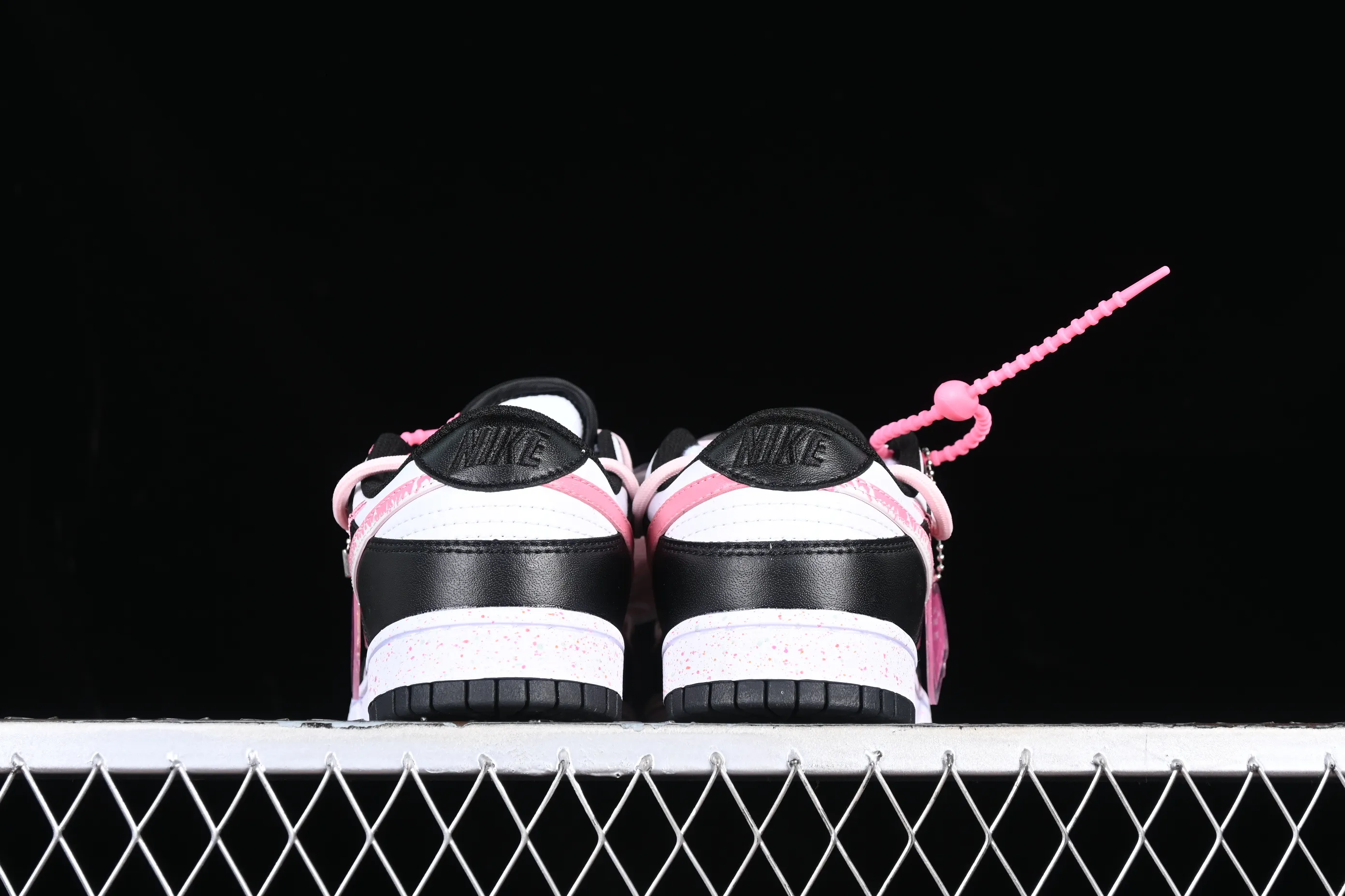 All Categories Nk SB Dunk Series Nk SB Dunk Low Low-top sneakers Nk Dunk Low "Multi Color" Vibrant three hooks Customized version of deconstructed strap casual sneakers FD4623-131